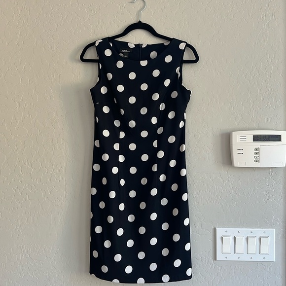 Alyx Dresses & Skirts - Women’s Alyx sheath dress size 4